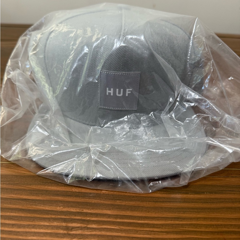 HUF Cool Grey Snapback Cap